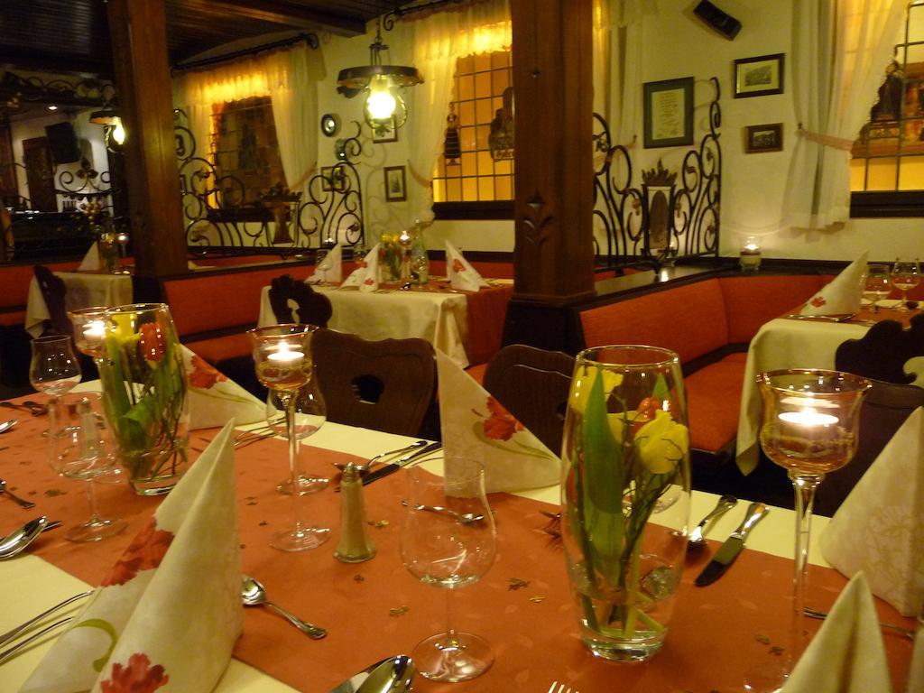 Hotel Gasthof Schuster Und Gaestehaus 로데스하임암라인 외부 사진