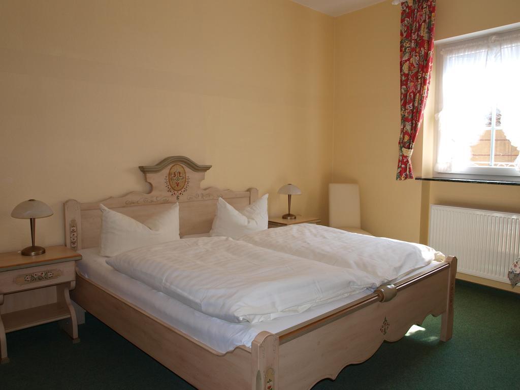 Hotel Gasthof Schuster Und Gaestehaus 로데스하임암라인 객실 사진