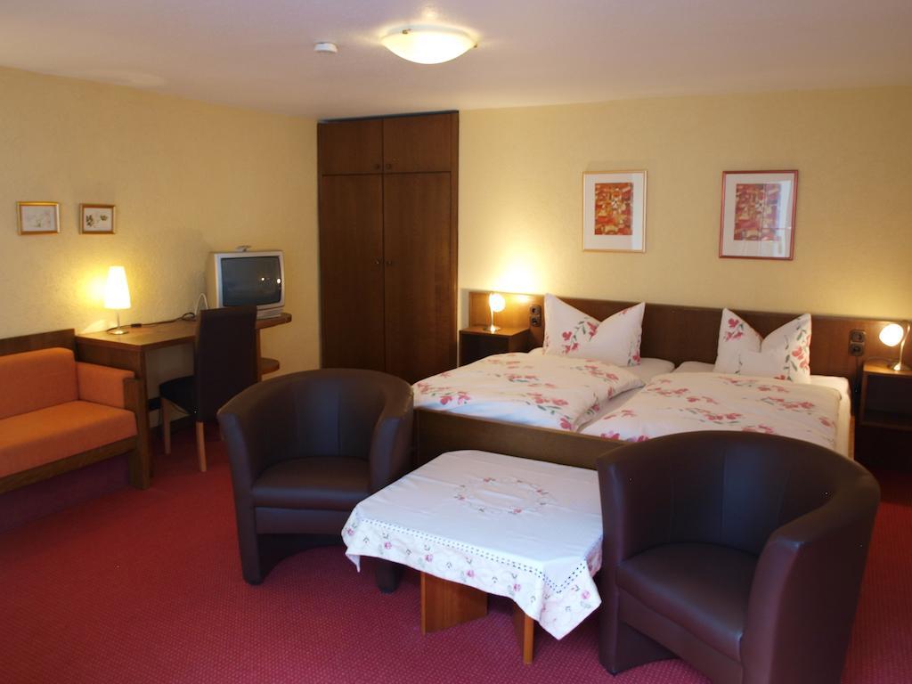 Hotel Gasthof Schuster Und Gaestehaus 로데스하임암라인 객실 사진