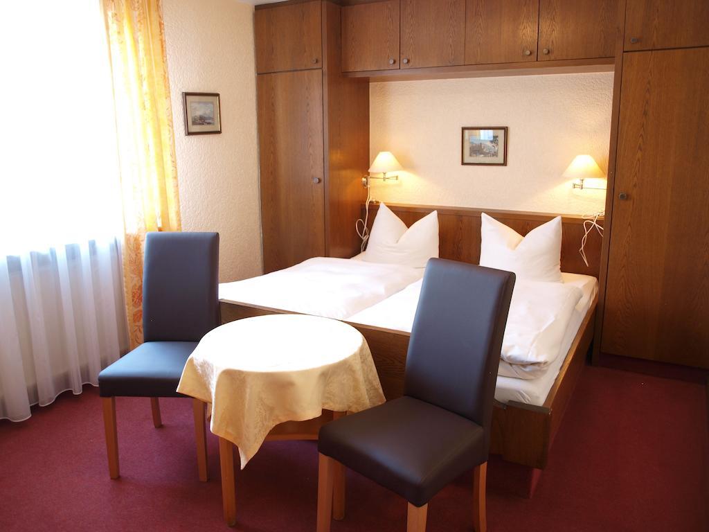 Hotel Gasthof Schuster Und Gaestehaus 로데스하임암라인 객실 사진